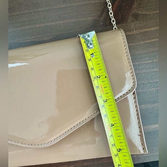 Steve Madden patent tan clutch crossbody - Picture 4 of 9